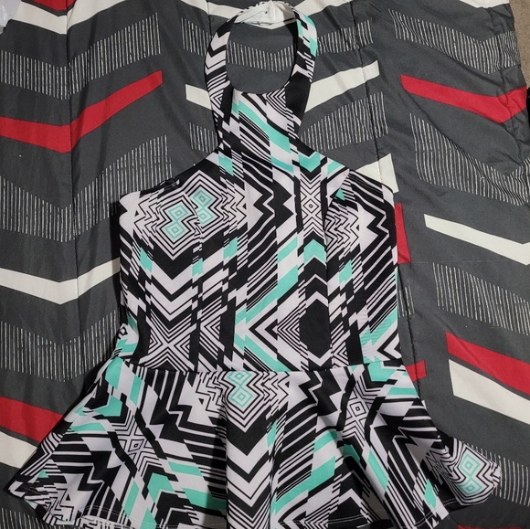 Classy multi colored top!  Guaranteed to turn heads. (M) Charlotte Russe. - Picture 1 of 2